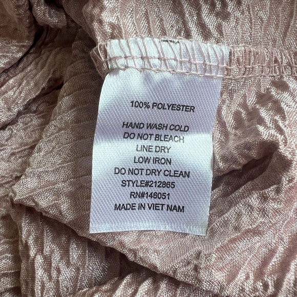 ✨NWT✨ Monteau Los Angeles Short Sleeve
Shirt Rose Gold Metallic Size S - Picture 8 of 11